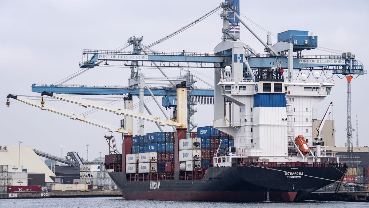 Swedish Exports Rise, Creating September Trade Surplus