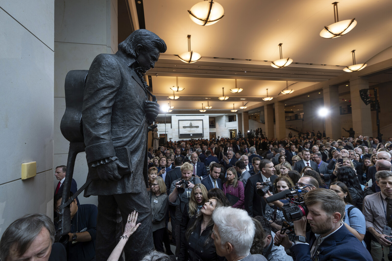 Johnny Cash is now in place in the Capitol