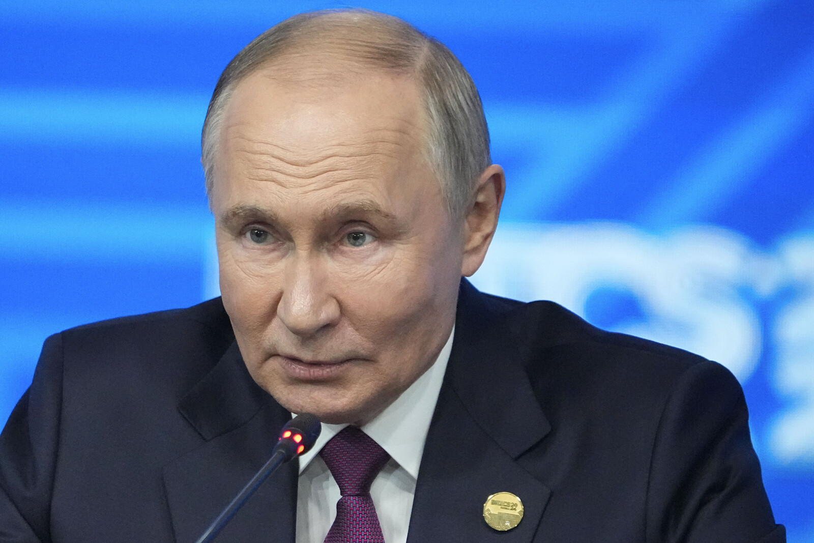 Europe continues to buy gas from Russia