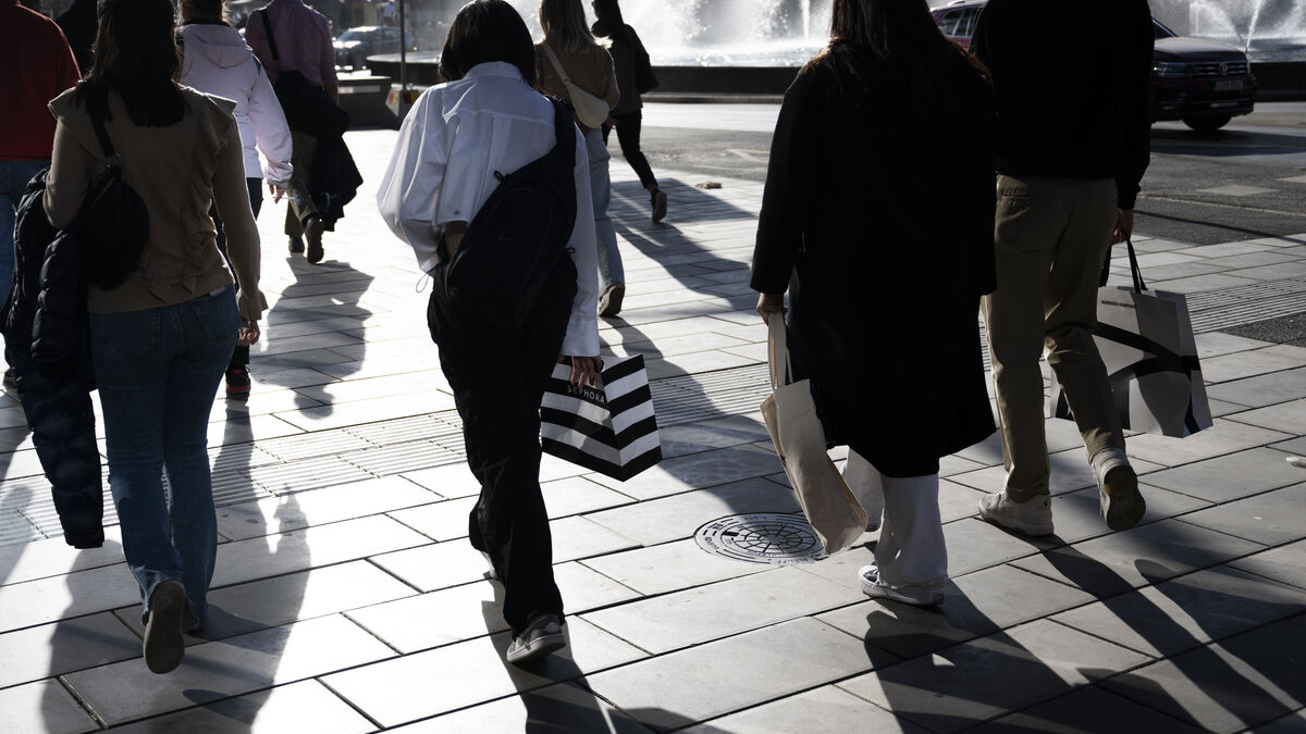 Retail sales fall 0.2% in May, SCB says