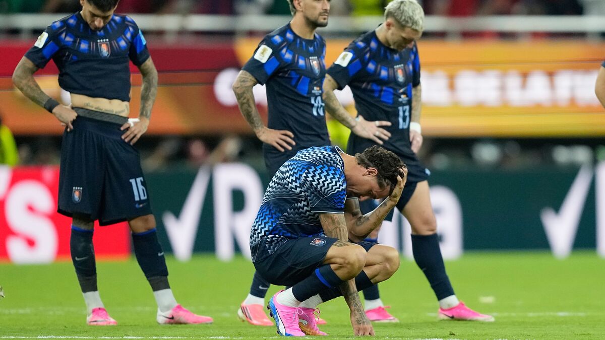 Uruguay World Cup players left