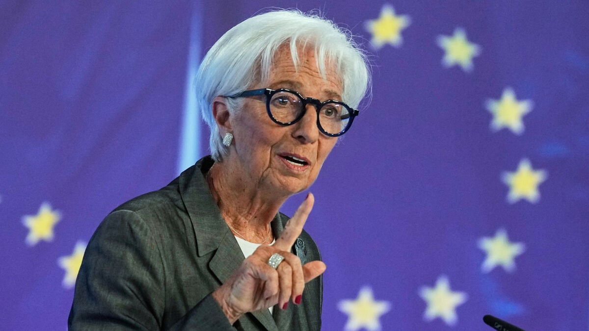 Euro Falls to 17-Month Low