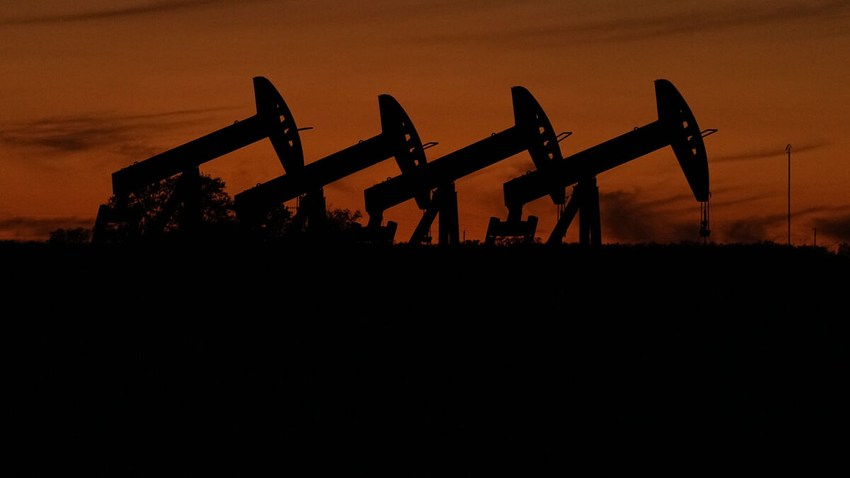 Oil prices fall sharply as futures trading opens for the week