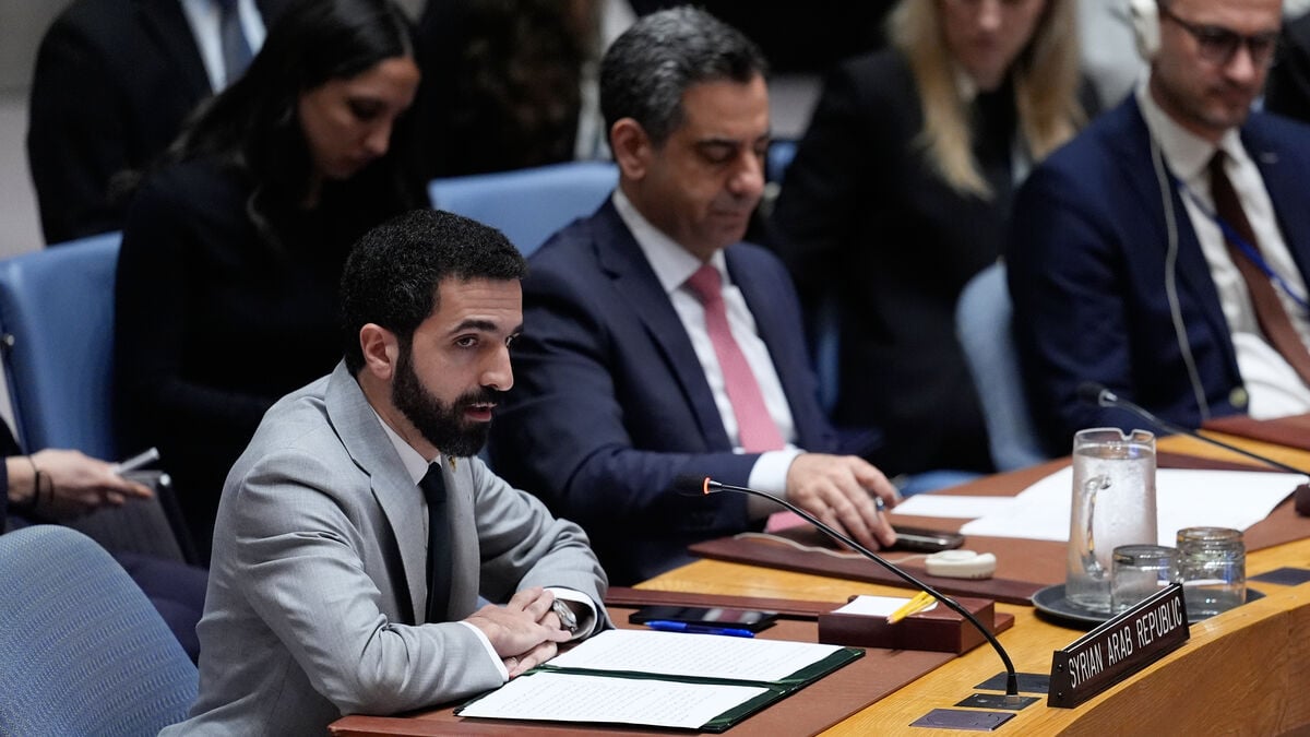 Syria begins destroying chemical weapons stockpile left by Assad regime