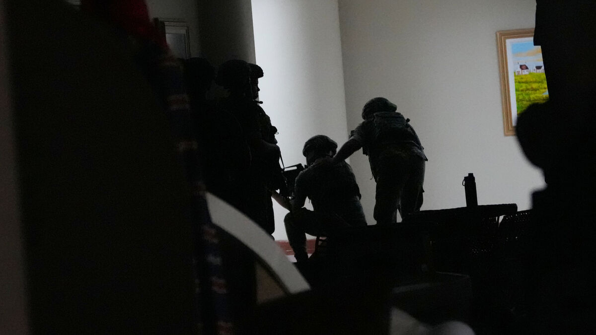 Gunfire reported in the Philippine Senate building in Manila