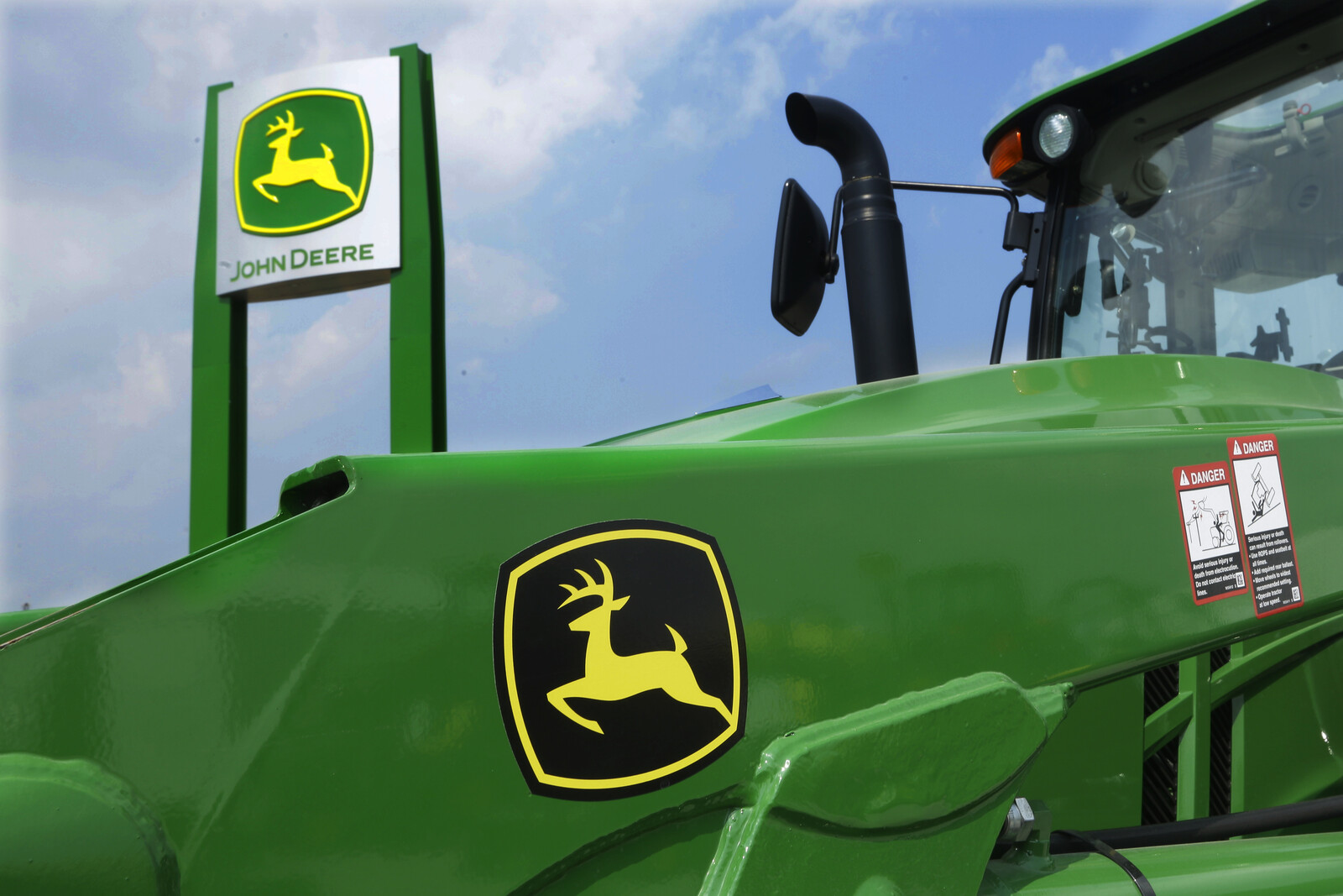 Vehicle Giant Warns of Challenges in 2025