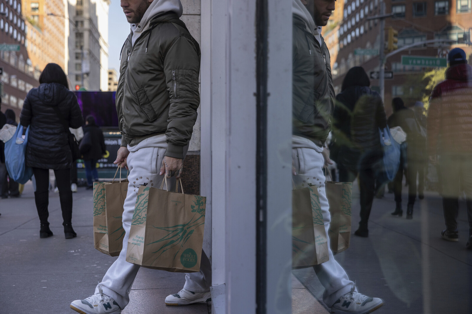 Americans' confidence in the economy drops