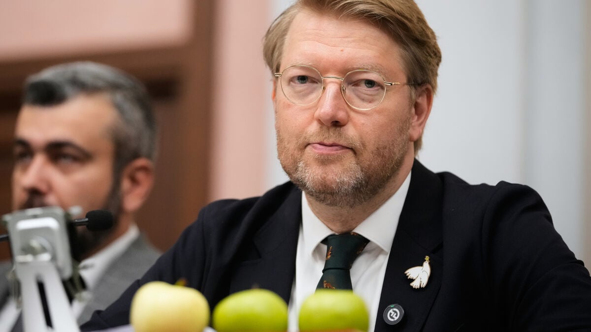 Russian anti-war party Yabloko defies ban on election bid