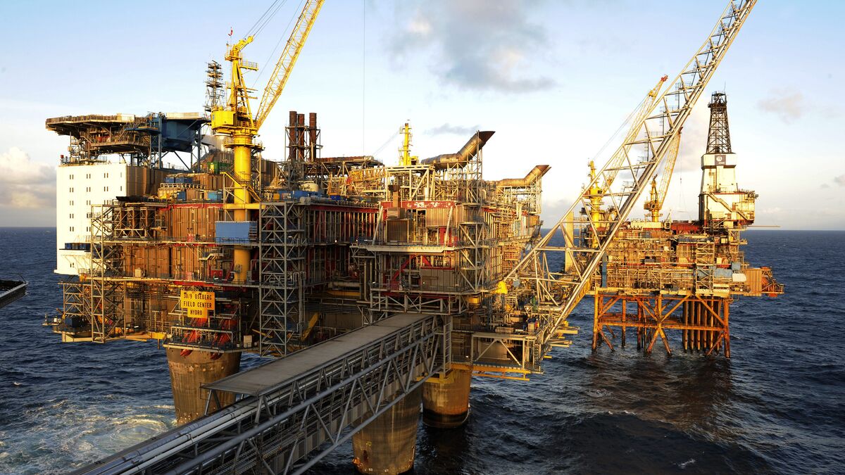 Court halts extraction at new