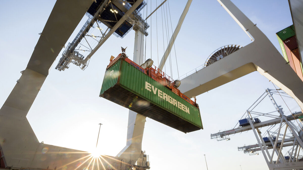 Taiwan authorities raid Evergreen Marine in money laundering probe