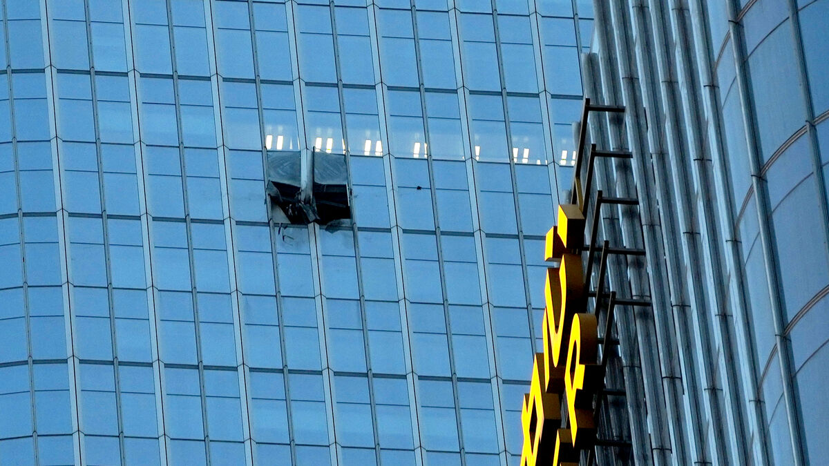 Small plane crashes into Beijing's