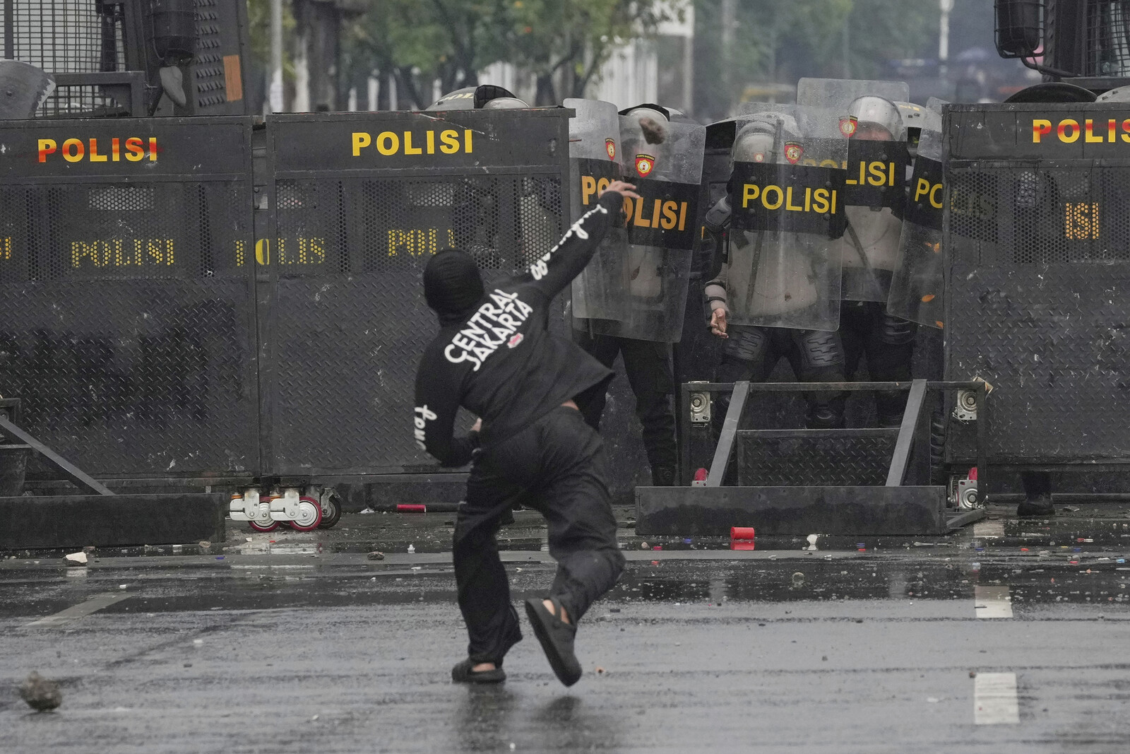 Indonesia Reduces Politician Benefits Amid