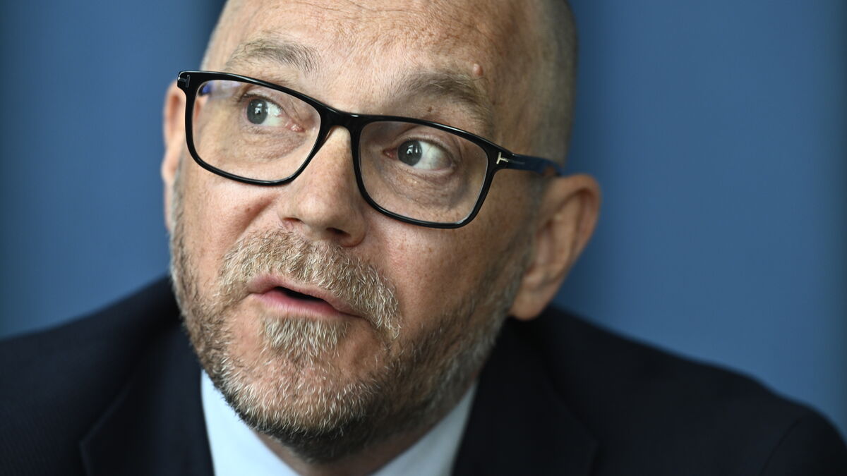 Acting Swedish minister considers proposal for higher gasoline prices