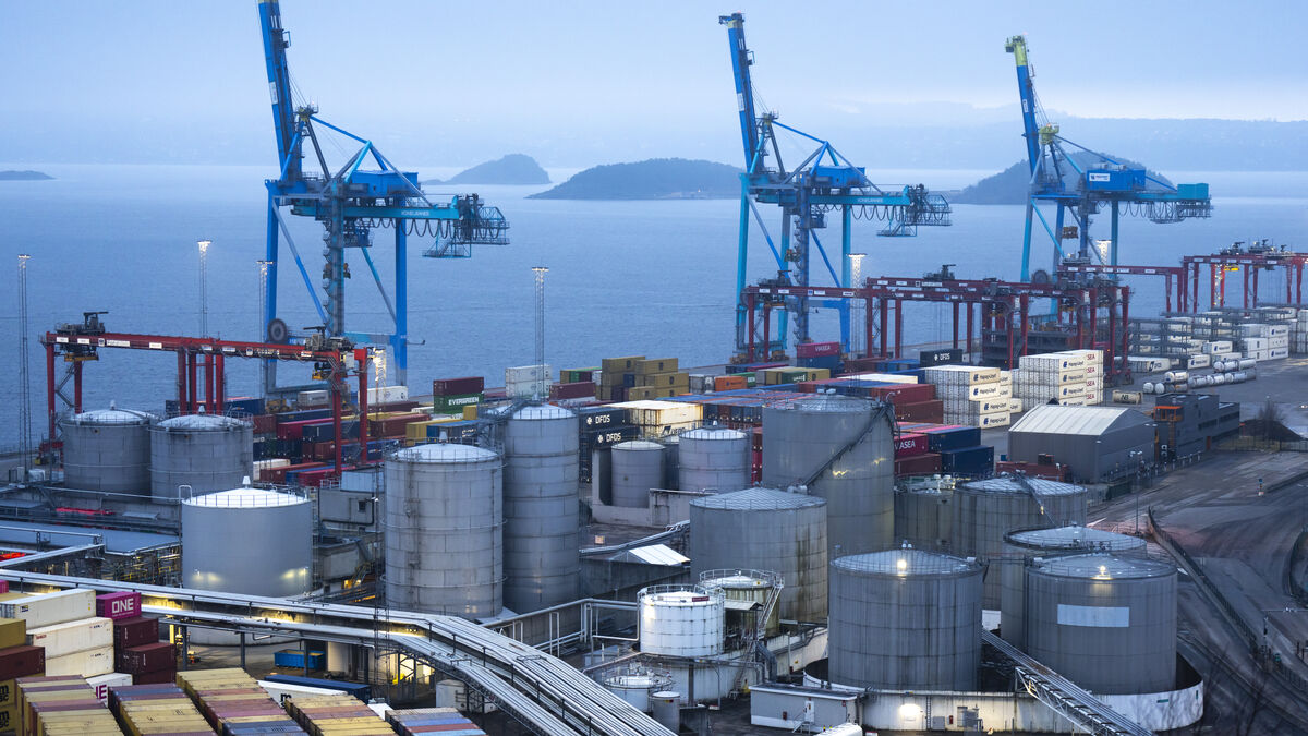 Norwegian oil lockout hits 1,000 workers as strike threatens production gains