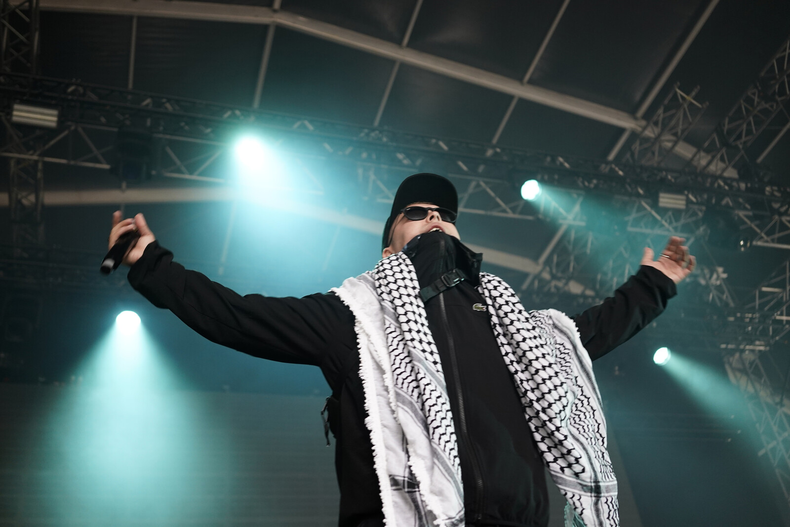 Kneecap Performs in Paris Despite