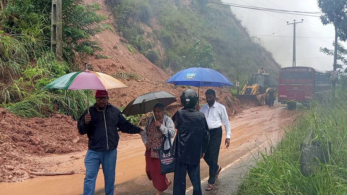 Deadly floods shut down Sri