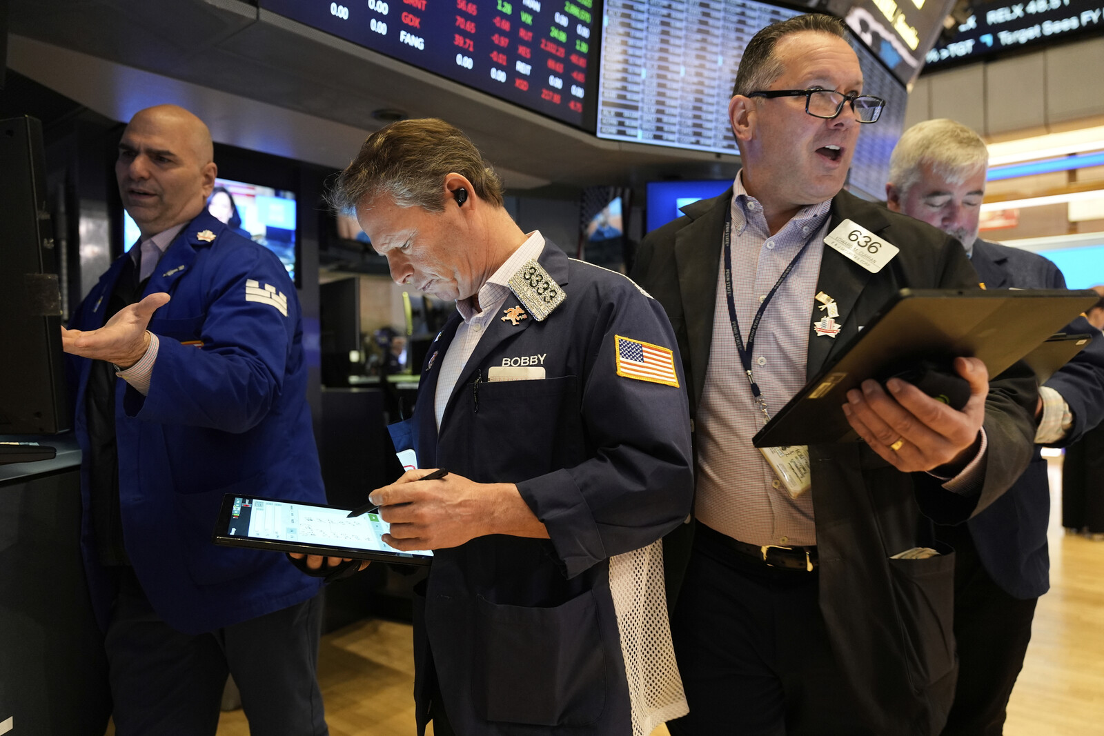 Wall Street falls despite tariff