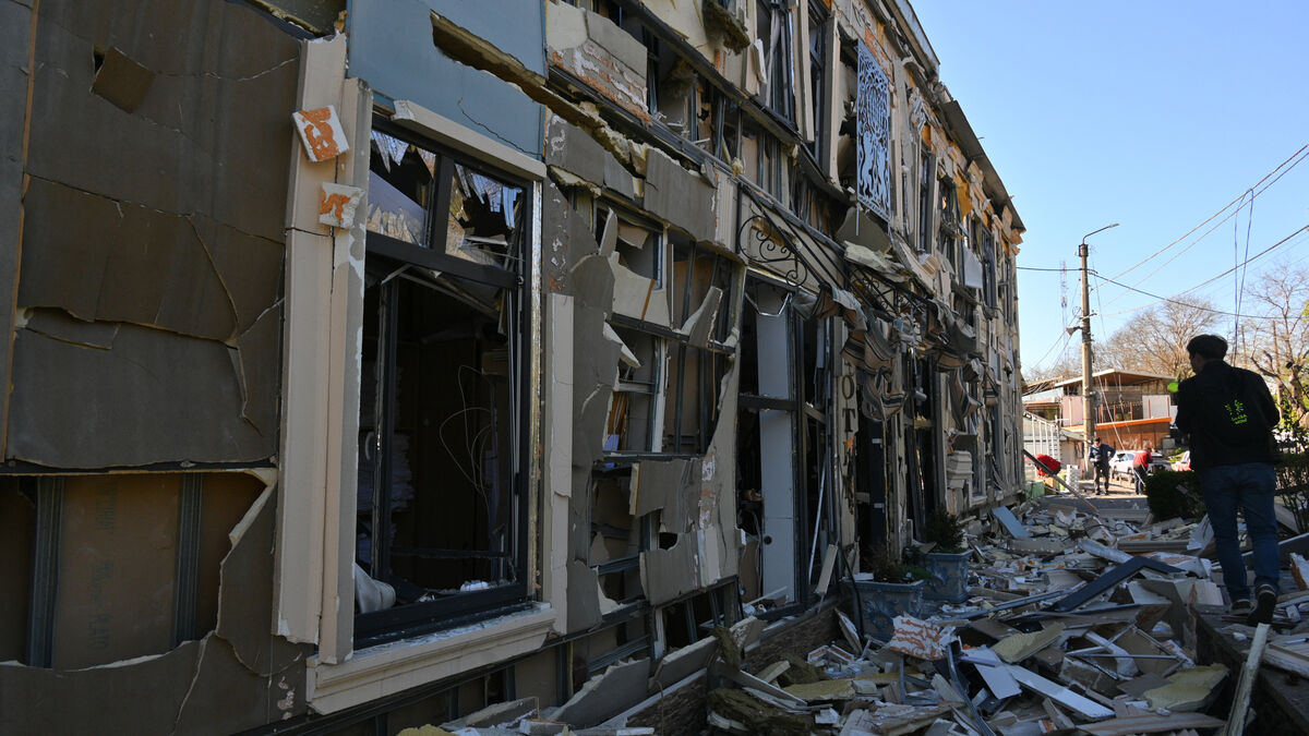 Several injured in Russian drone attacks in Odesa