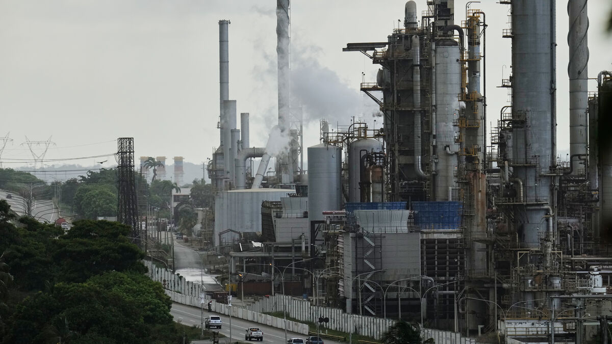 Trump says US companies can rebuild Venezuela's oil industry in 18 months