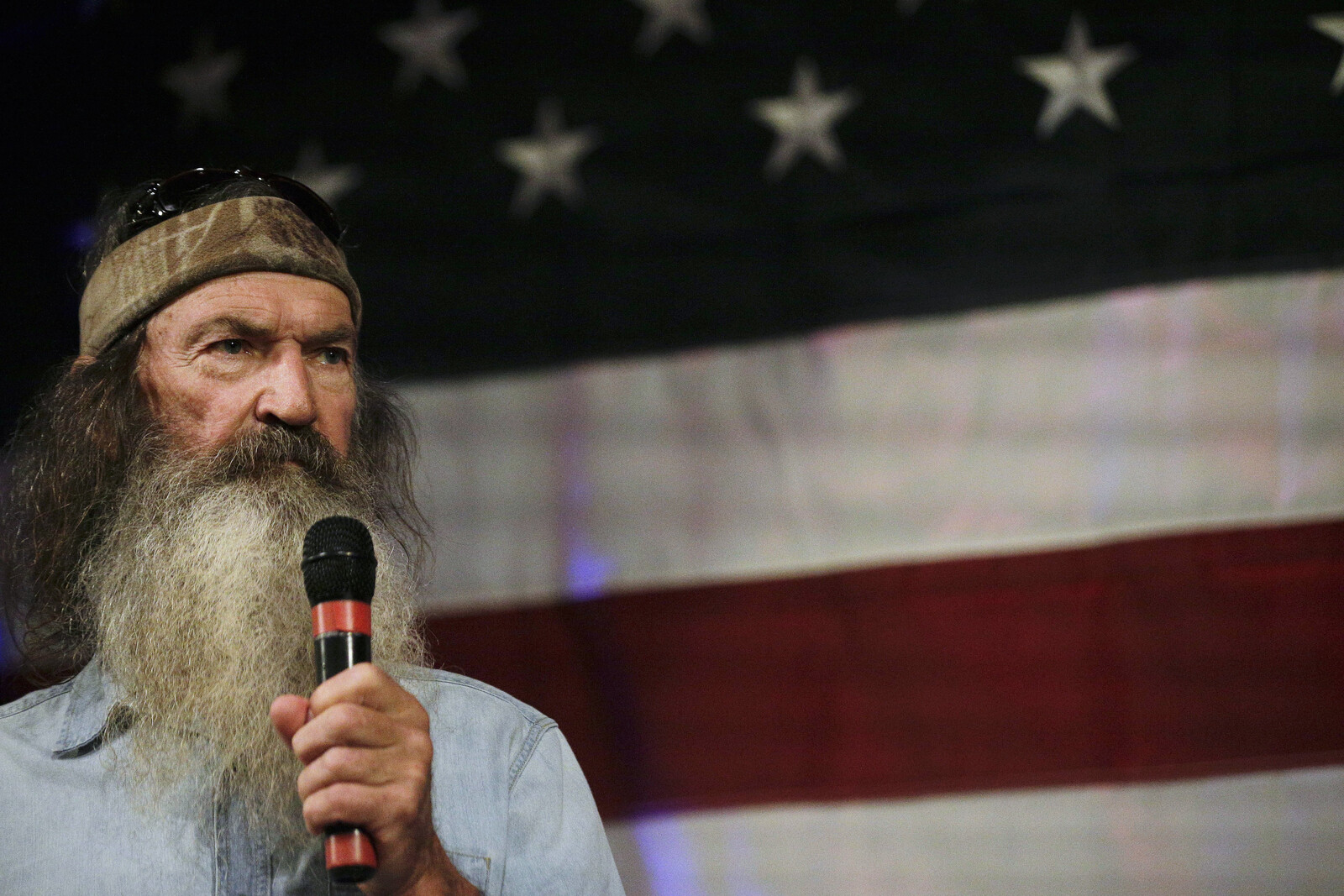 Duck Dynasty Star Phil Robertson Dies at 79