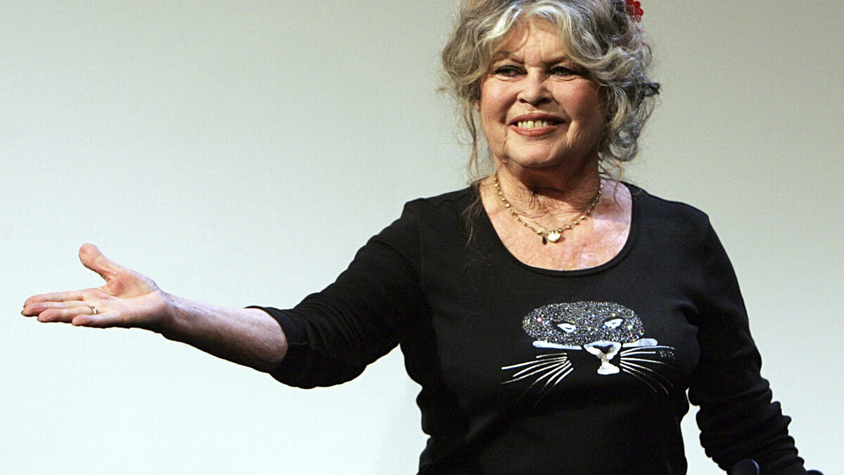 Political battle in France after Brigitte Bardot's death