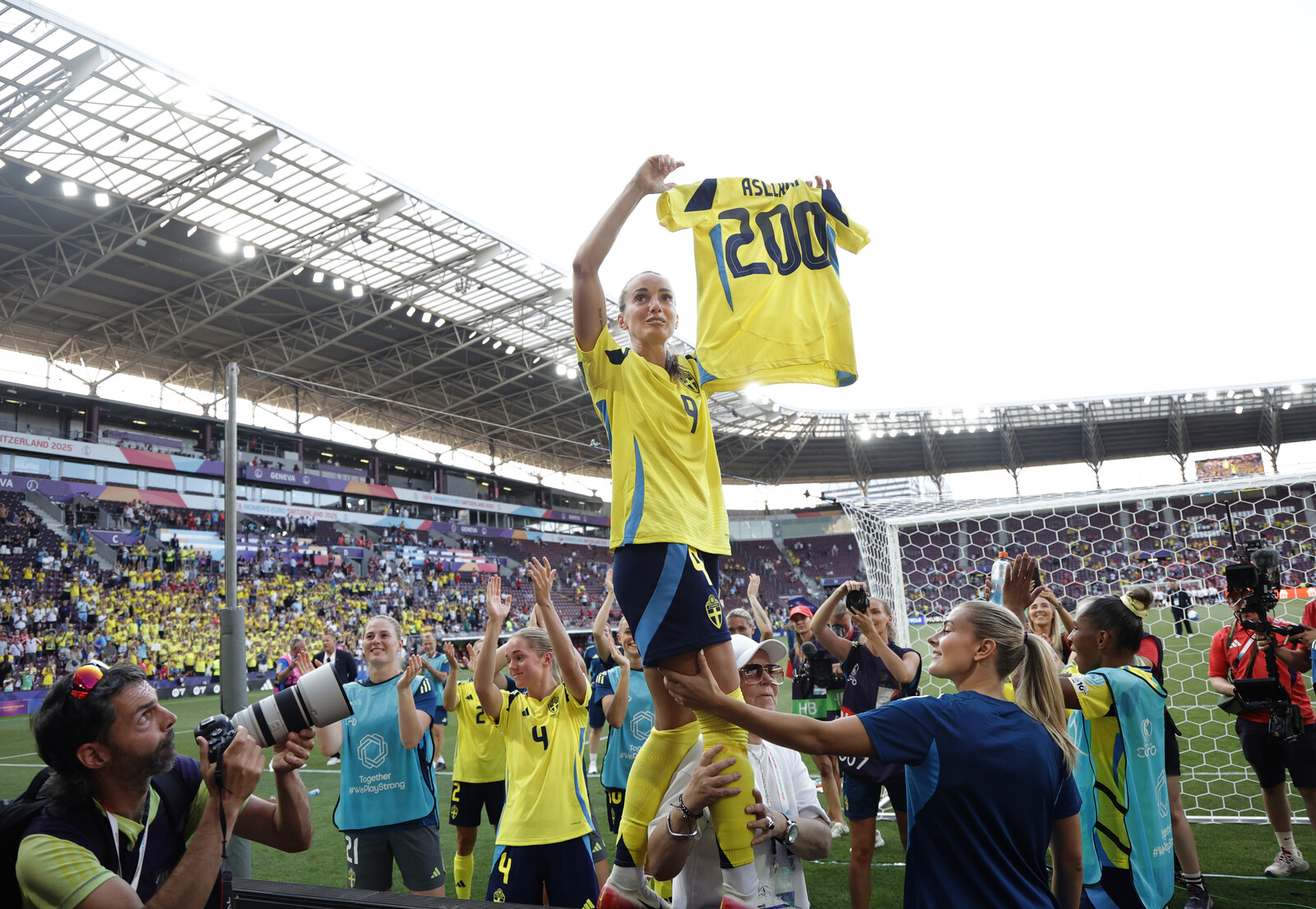 Kosovare Asllani Celebrates 200th Match