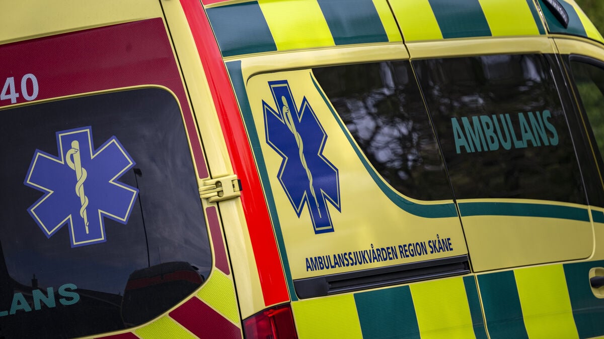 Bus crashes into ditch outside