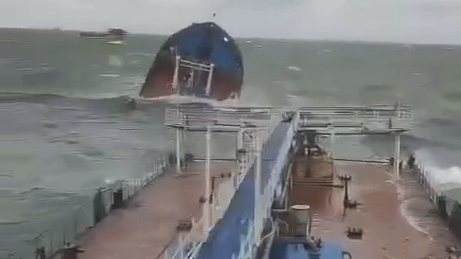 Russian coastal city declares emergency after oil spill