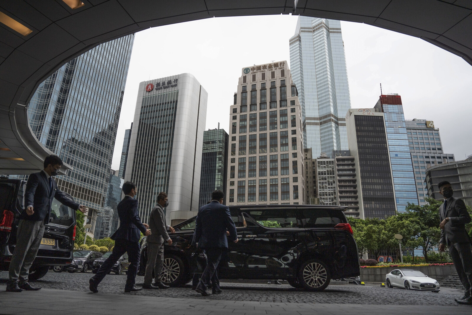Asian Markets Show Mixed Reactions