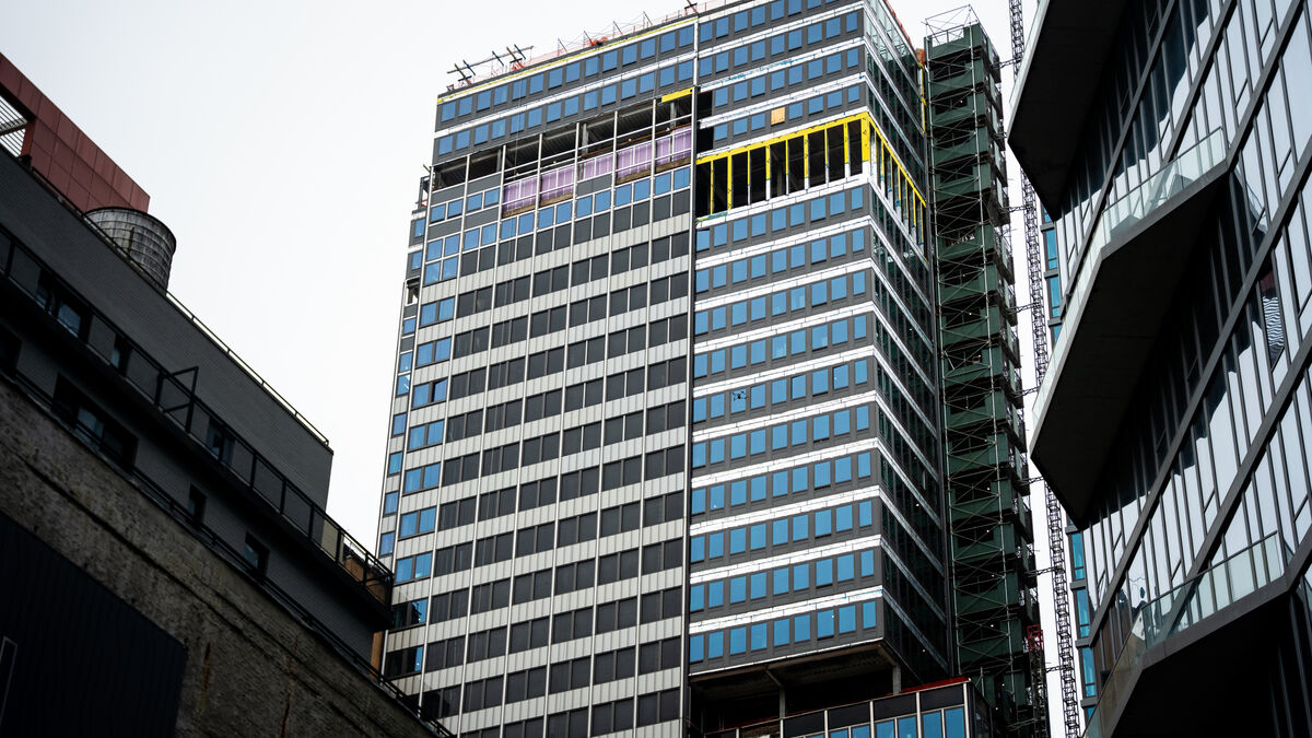 Midtown Manhattan skyscraper evacuated after