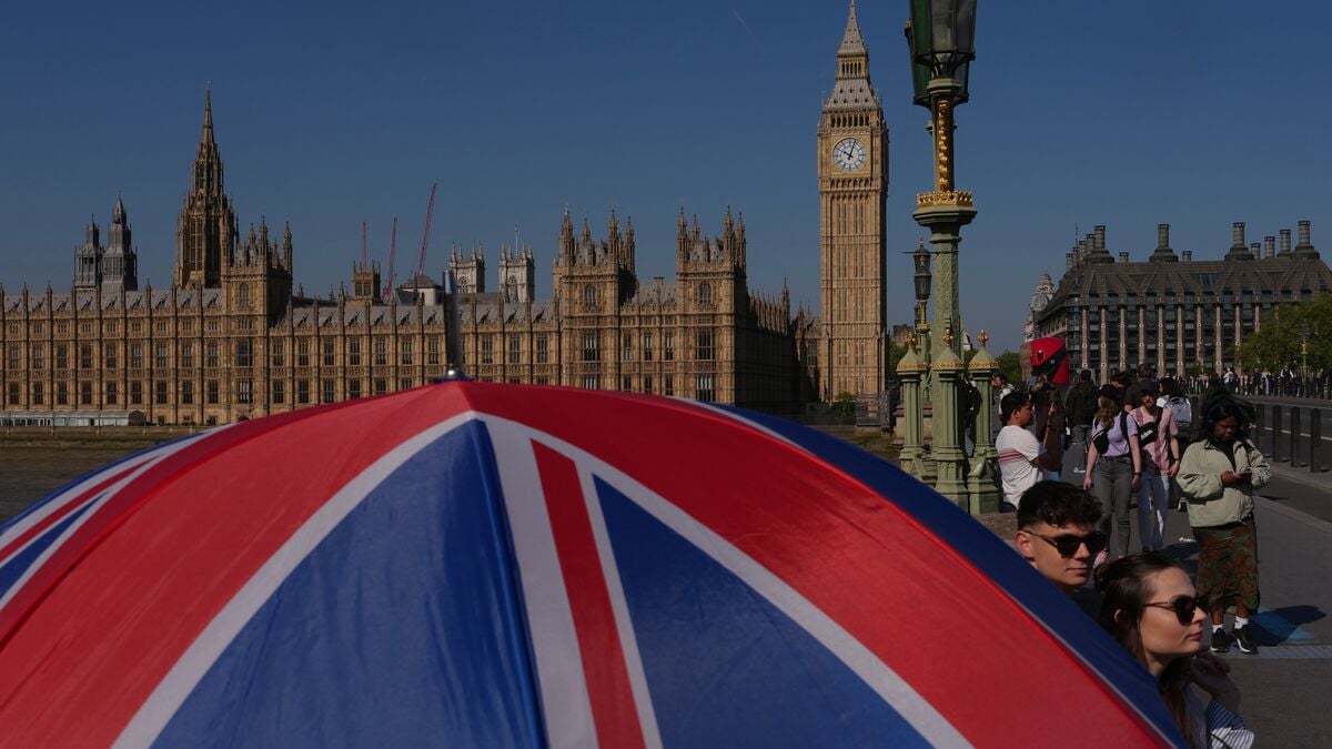 Bank of England holds interest