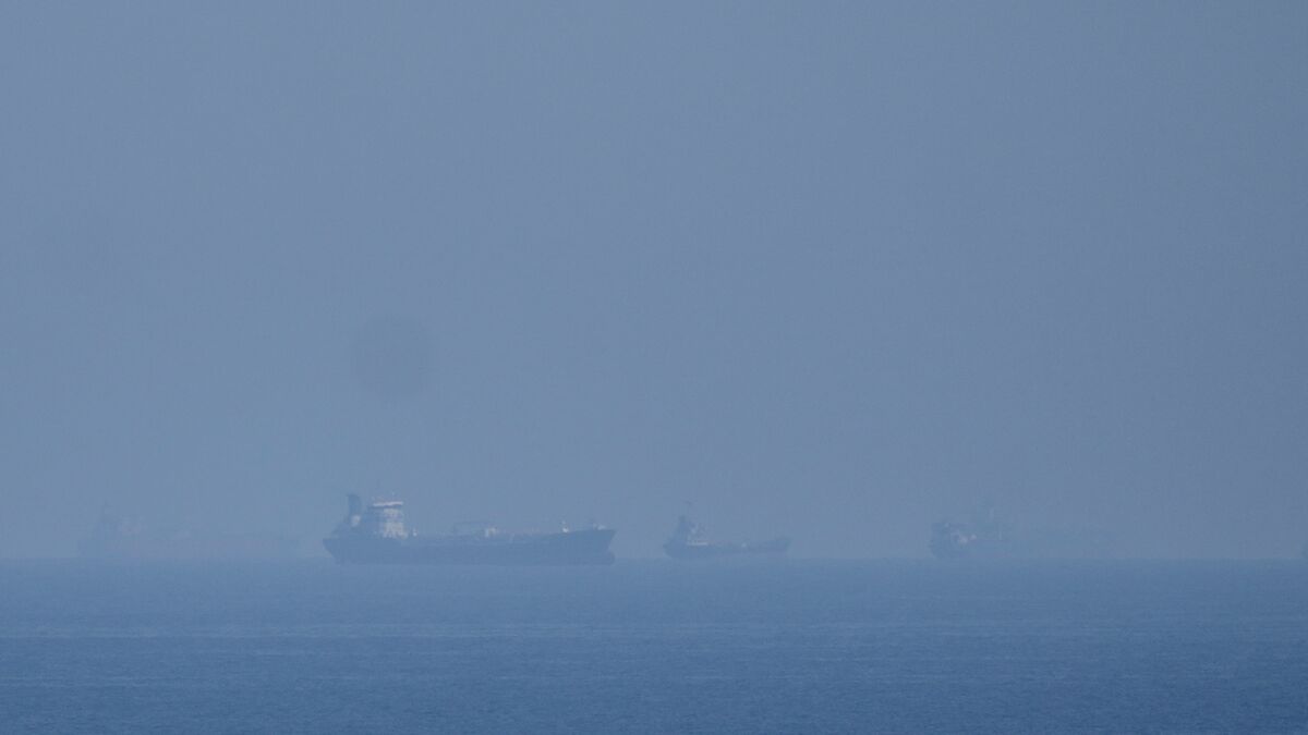 Iran wants to impose tariffs on ships passing through the Strait of Hormuz