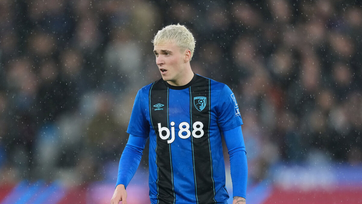 Bournemouth suspend Alex Jimenez after suspected inappropriate social media messages