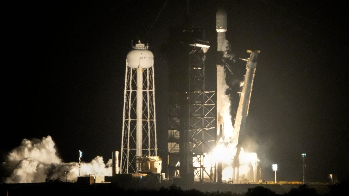Large cloud of smoke may follow SpaceX rocket crash on the moon