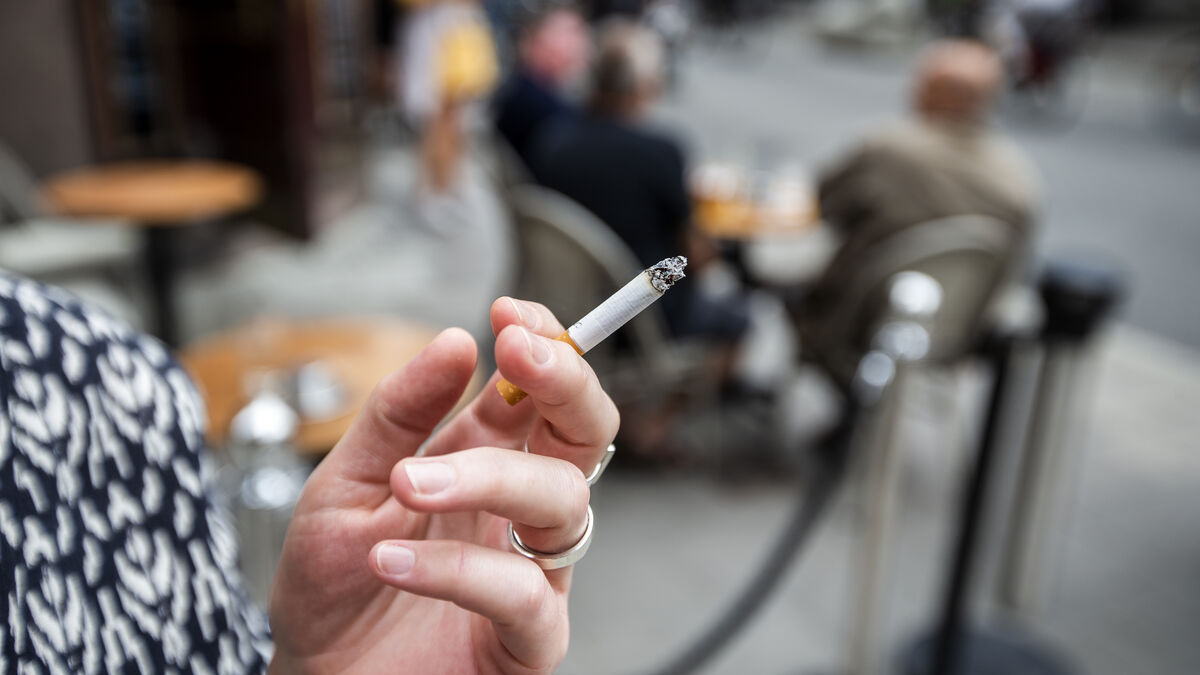 Spain proposes ban on smoking
