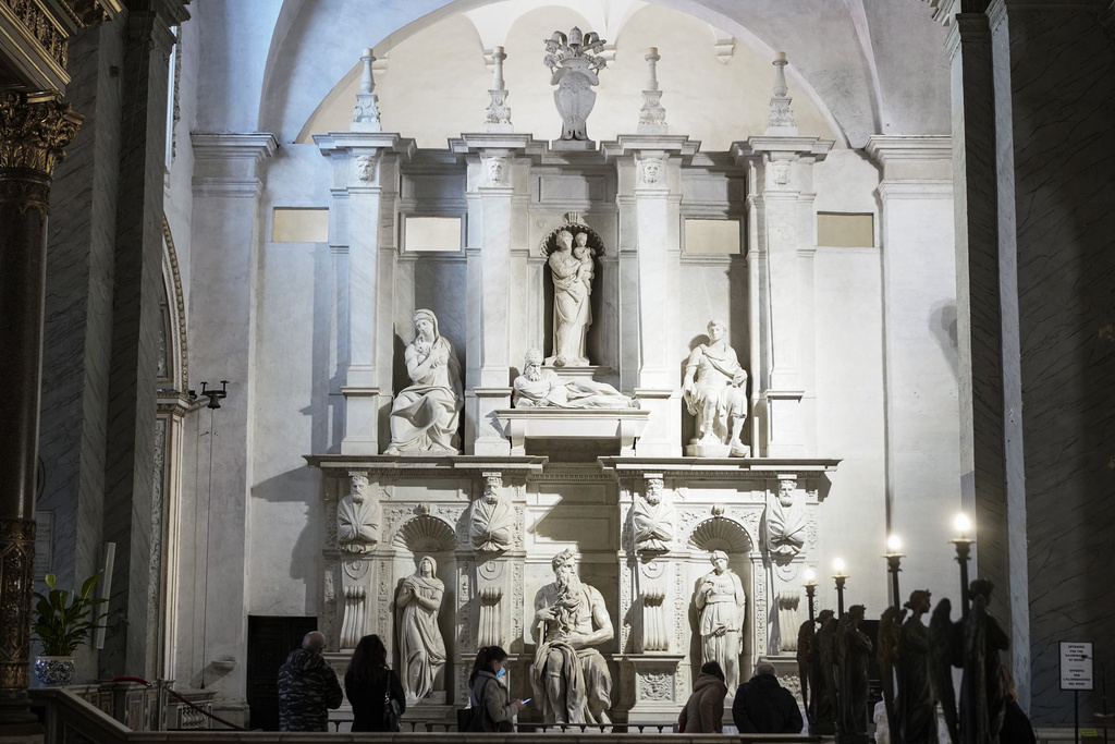 Kissing a statue – can be banned for life