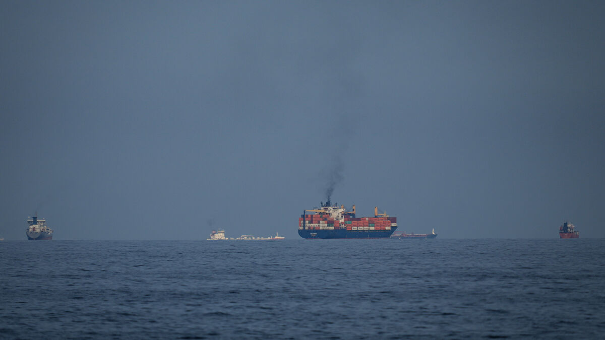 Expert on the Strait of Hormuz: Too early to say it's safe