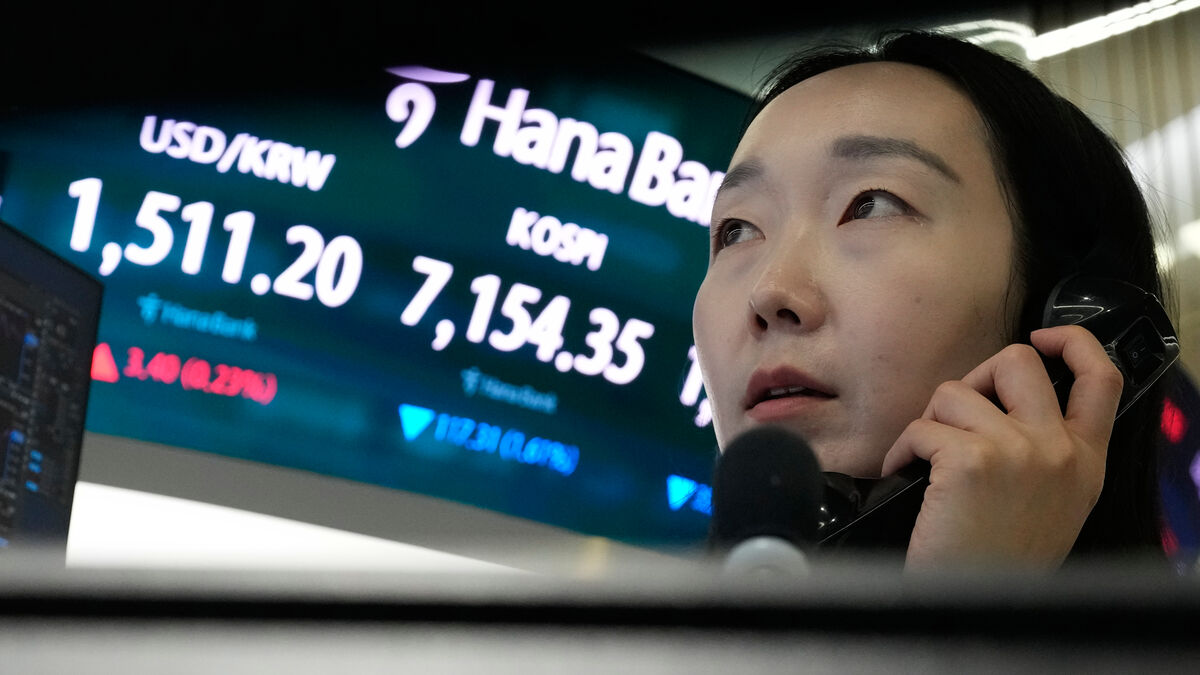 Stock markets in Asia down in Wednesday's opening trade