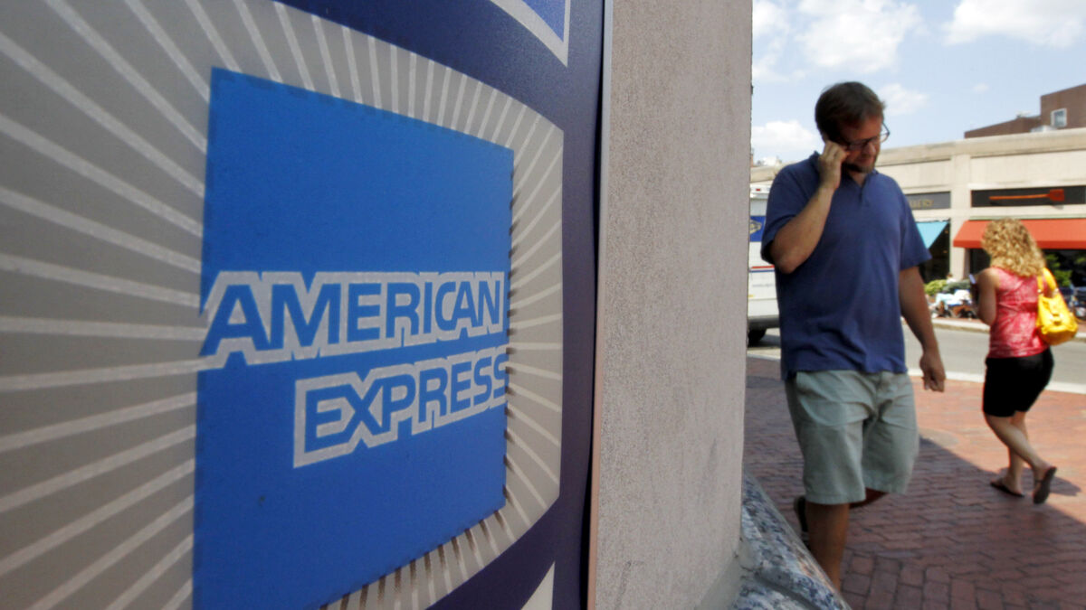 American Express falls after quarterly report misses revenue and card fee estimates
