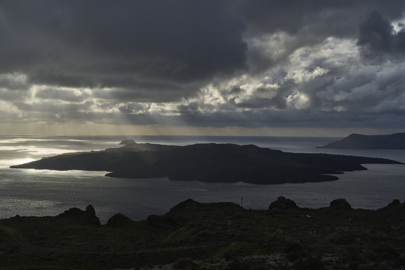 State of Emergency on Santorini after Hundreds of Tremors