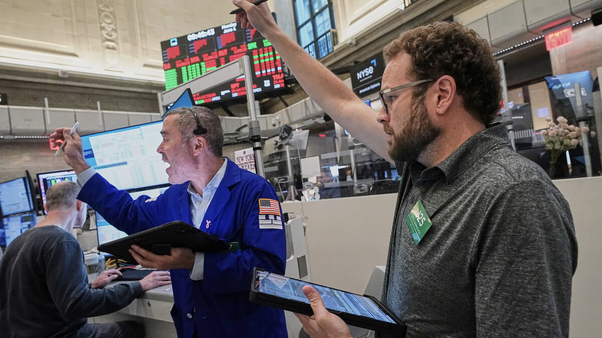 Wall Street closes higher despite rising oil prices