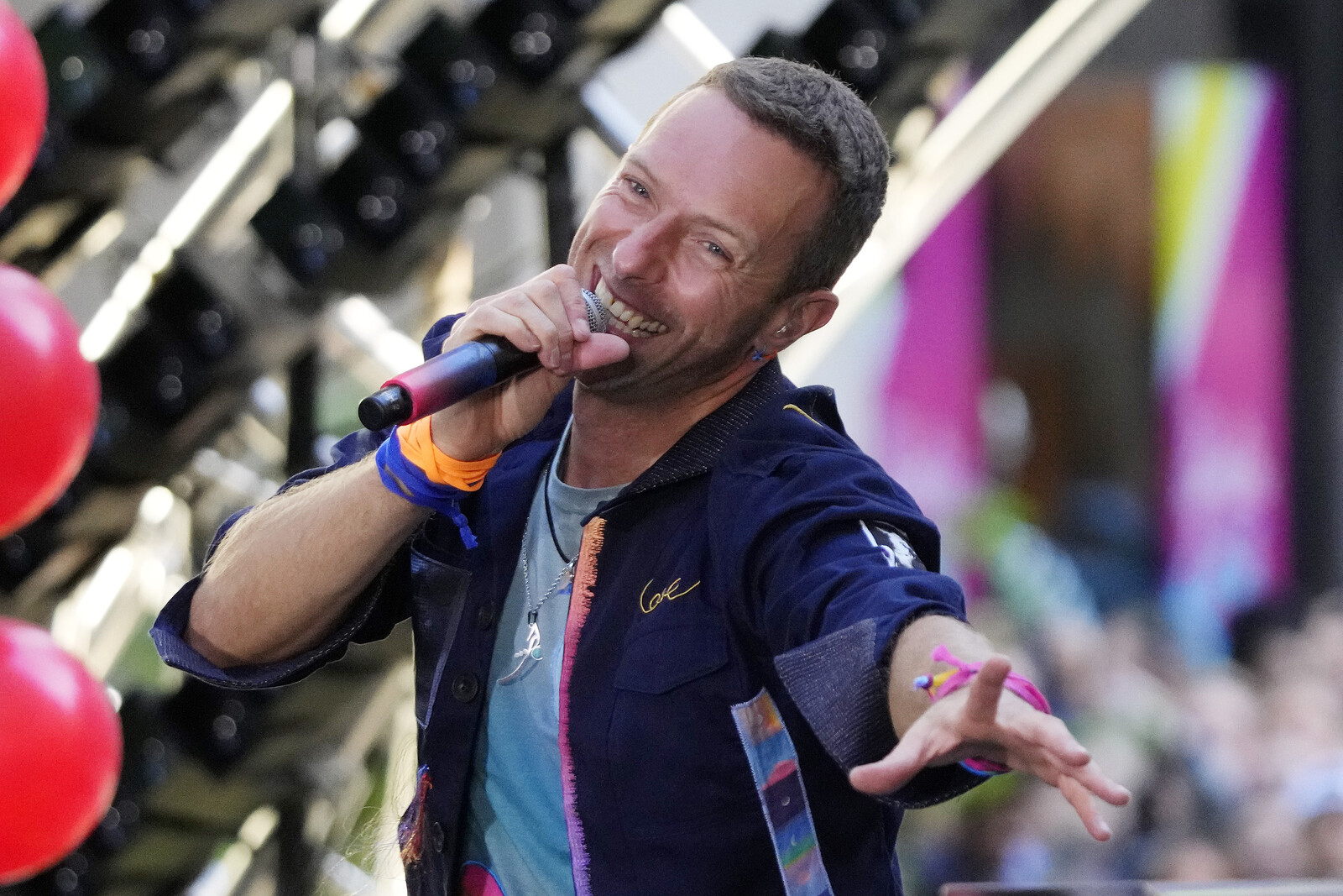 Coldplay Concert Kiss Cam: HR Manager Resigns After CEO's Exit