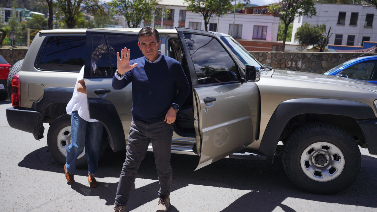 Center Candidate Rodrigo Paz Wins