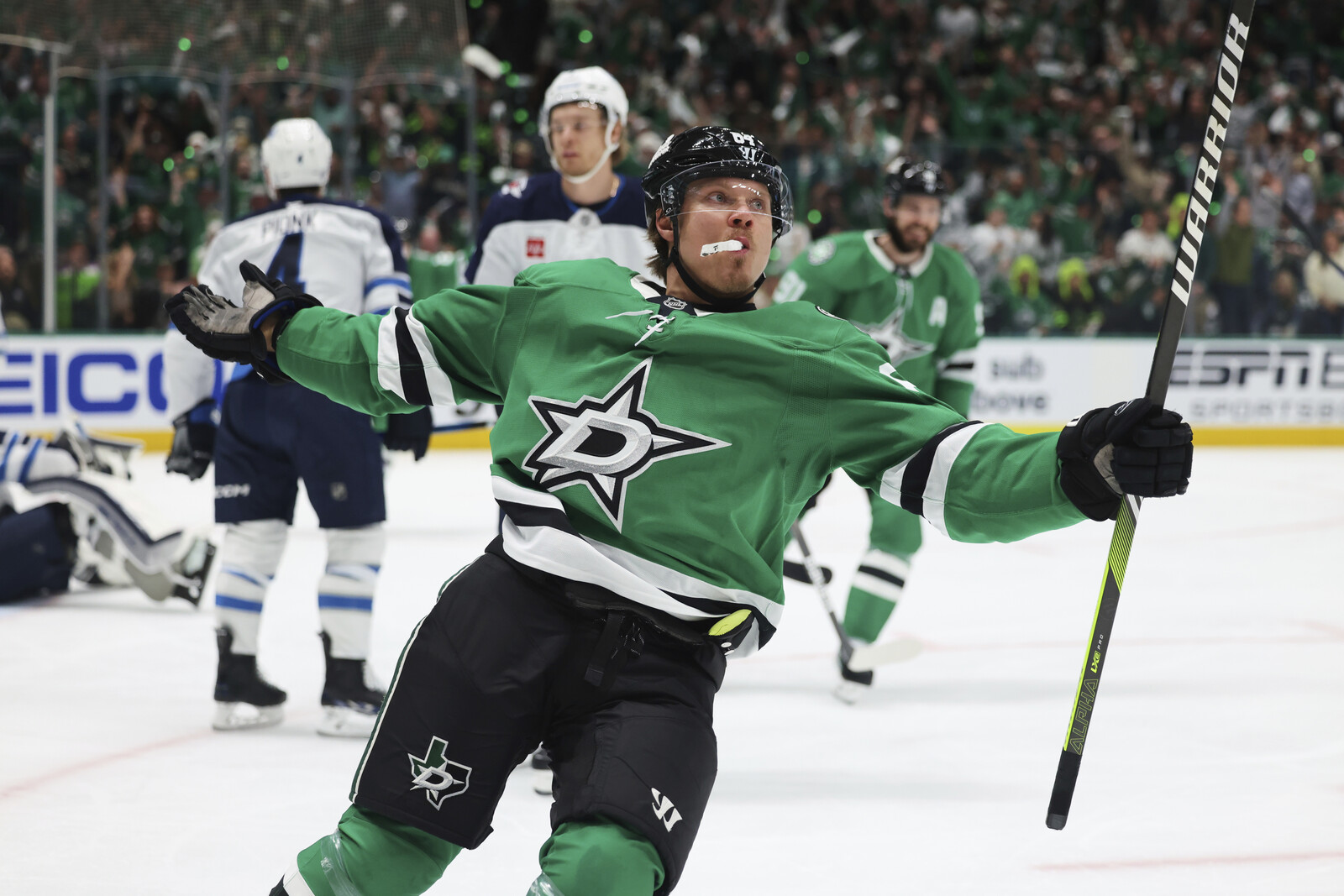 Finnish Star Mikael Granlund Leads Dallas to Victory with Hat-Trick