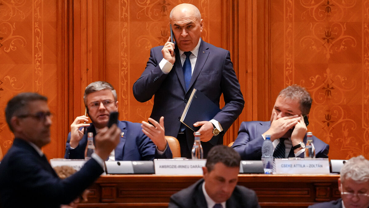 Romania's government falls as pro-EU