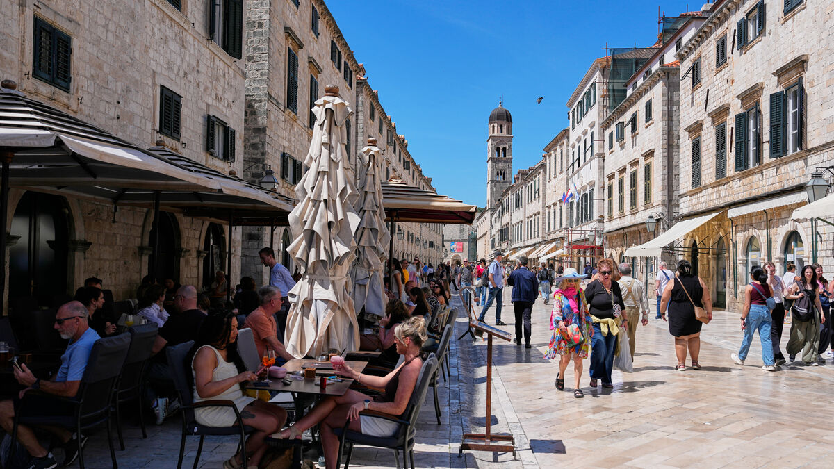 After tourist binge, Croatia allows alcohol sales ban in shops
