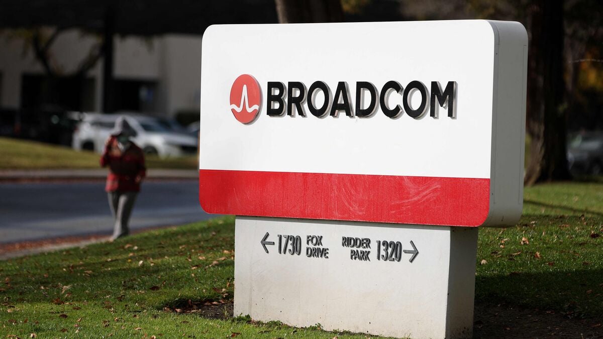 Broadcom shares fall after weaker-than-expected forecast despite earnings beat