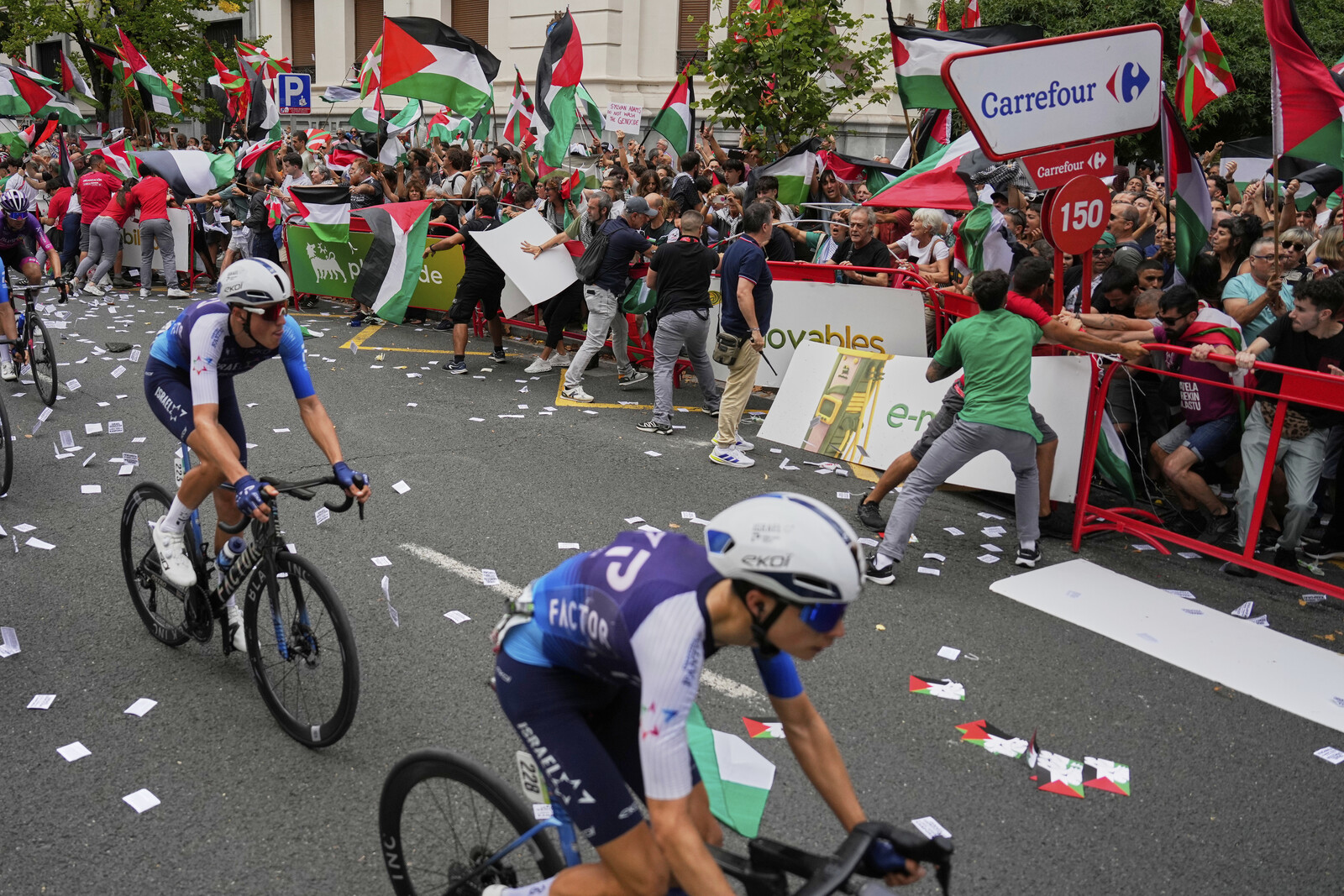 Spanish Minister Supports Potential Ban of Israel Premier Tech from Tour of Spain
