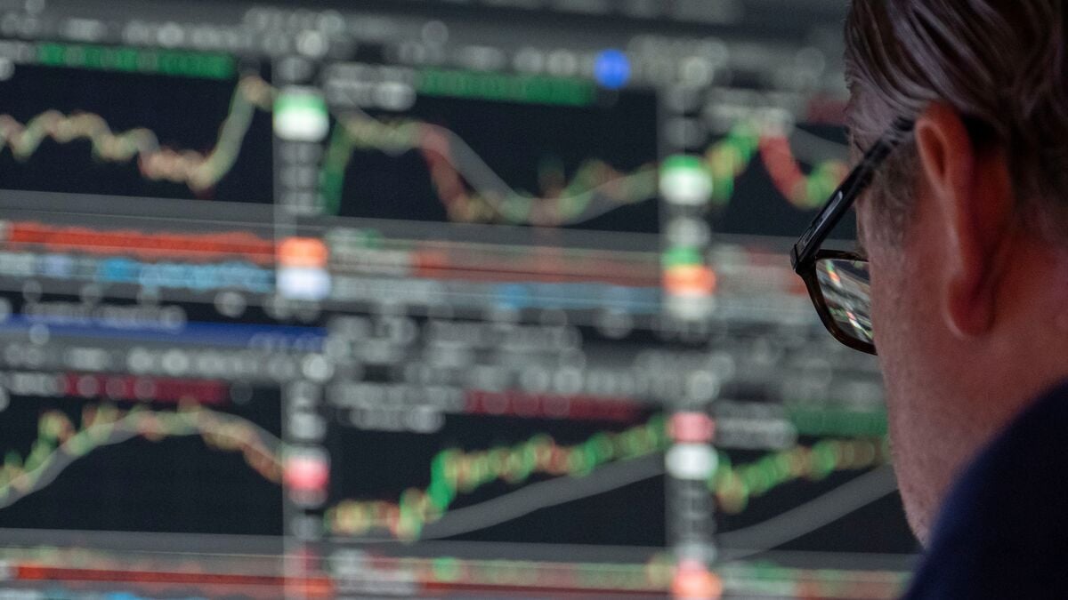 Wall Street edges higher after U.S. inflation falls to 3.4% in July
