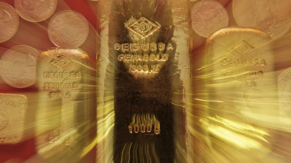 Price drop in gold and silver after Trump nominates Kevin Warsh as Fed head